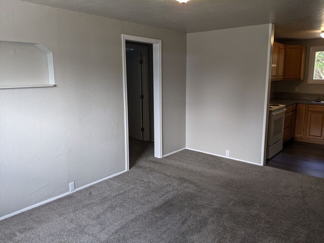 Building Photo - Nice 2-Bedroom, 1-Bath Corner Lot Home In Springfield!