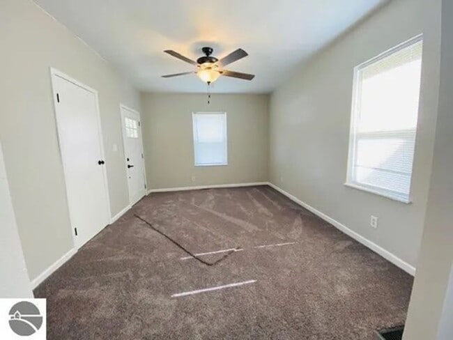 Building Photo - Charming Home in Cadillac Available May 2024