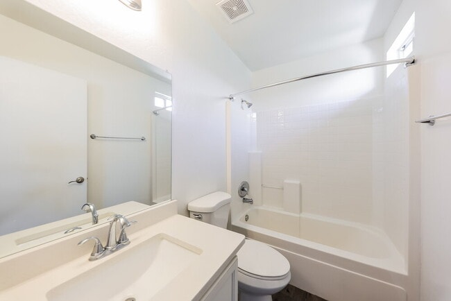 Building Photo - 11224 W Glenrosa Ave