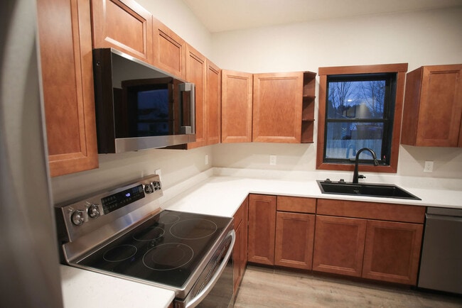 Building Photo - 1926 W 6th St