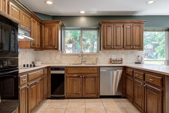 Building Photo - 7808 Forest Ln