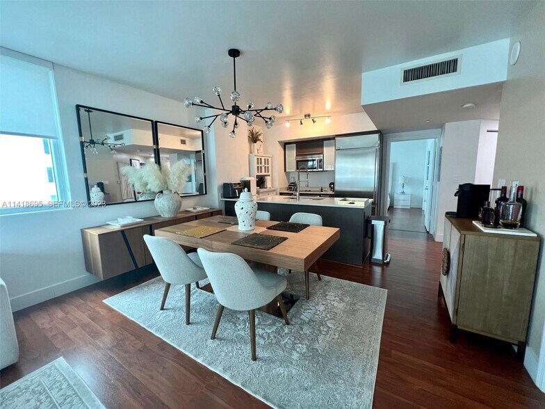 Building Photo - 500 Brickell Ave