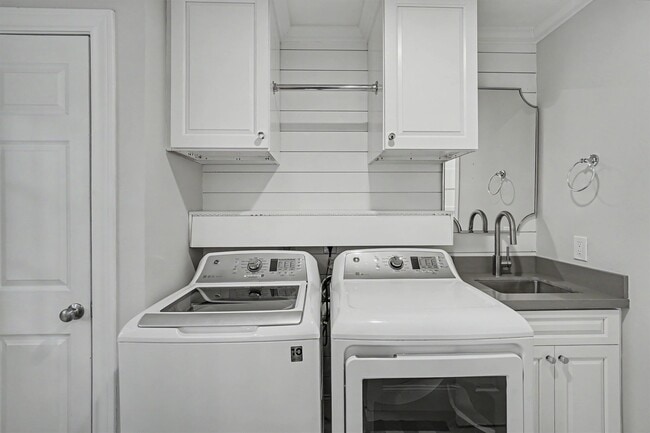 Building Photo - 751 Bison Dr