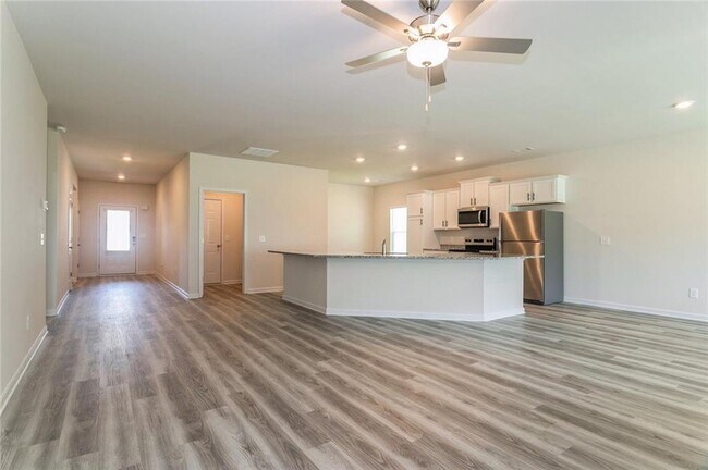 Building Photo - 629 Mackenzie Cv