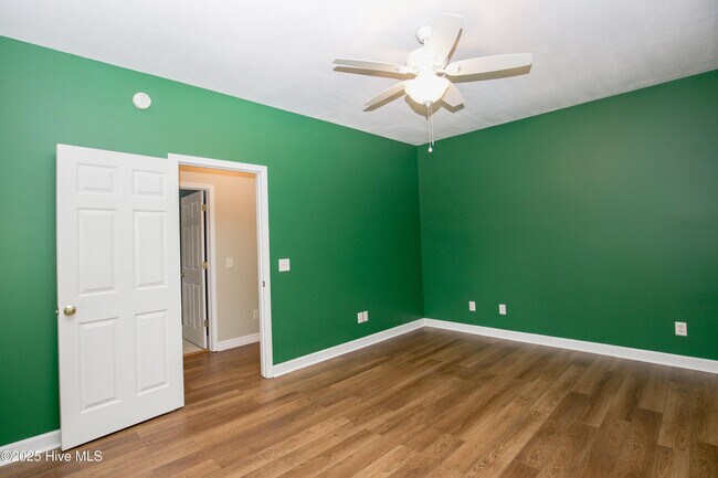Building Photo - 110 Willow Creek Ln
