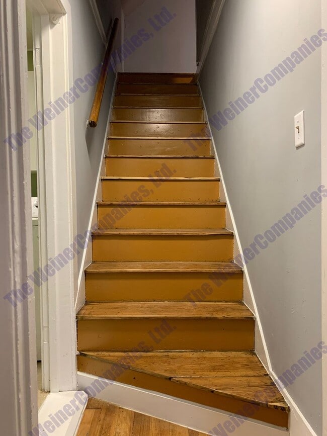 Building Photo - 2 Bedroom House Available Now!