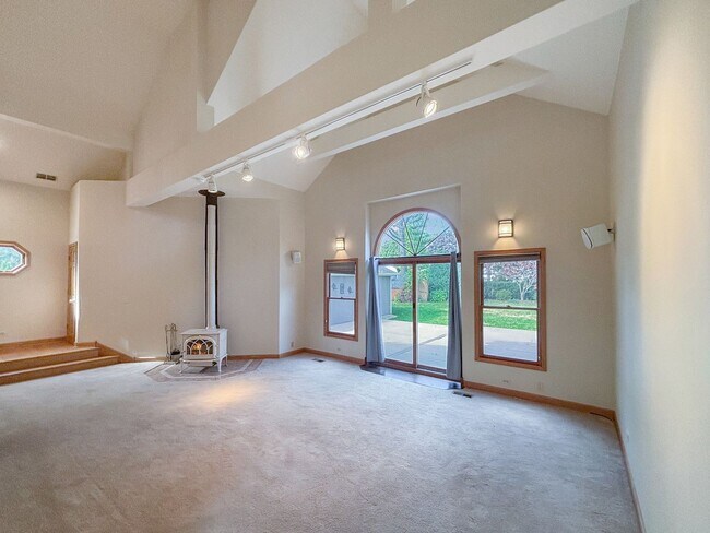 Building Photo - Beautiful 4-Bedroom Home for Rent in Palat...