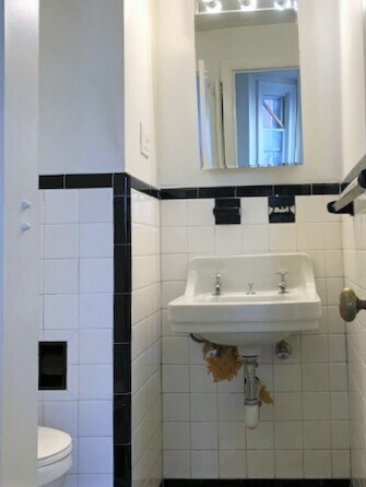 Building Photo - 2315 N Charles St