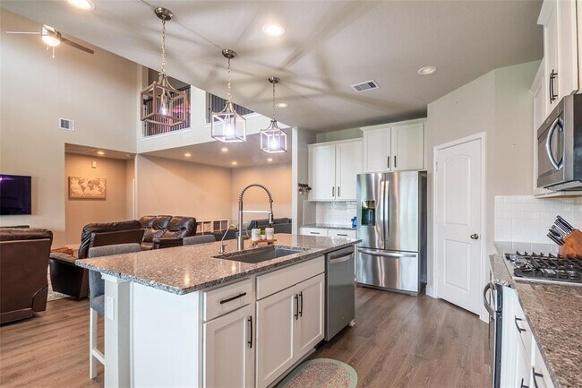 Building Photo - 31219 Gullwing Manor Dr