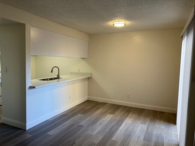 Building Photo - 845 Carro Dr