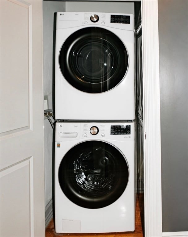 Building Photo - 643 E 5th St