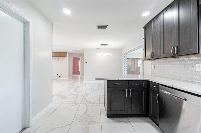 Building Photo - 8024 Las Cruces Ct