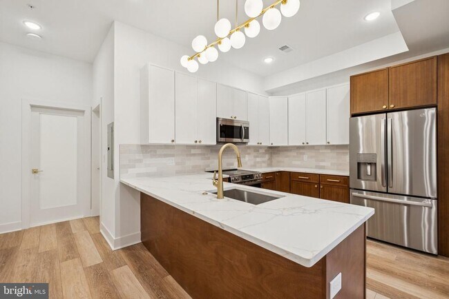 Building Photo - 5034 Florence Ave