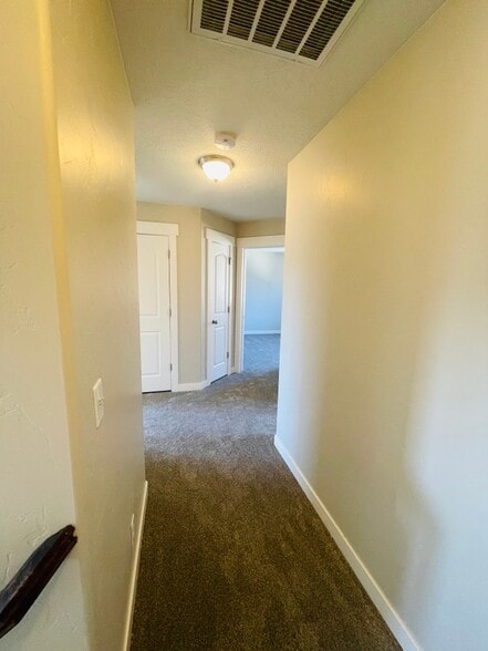 Building Photo - 2576 Cottonwood Dr