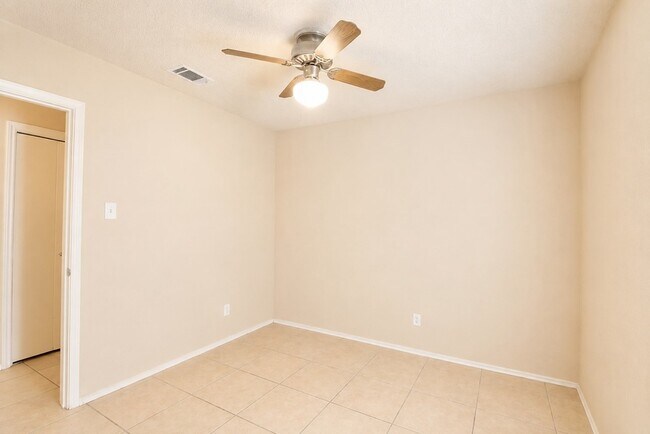 Building Photo - 1410 Flameleaf Dr