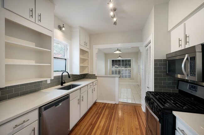 Building Photo - Modern Duplex in Monte Vista!