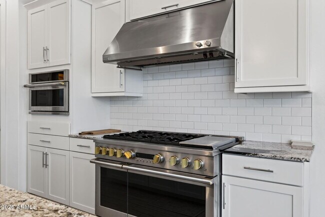 Building Photo - 203 E Birchwood Pl