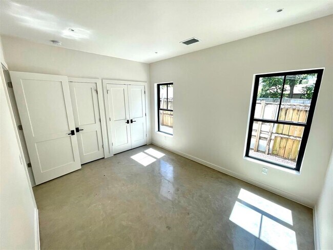Building Photo - 5311 Grover Ave