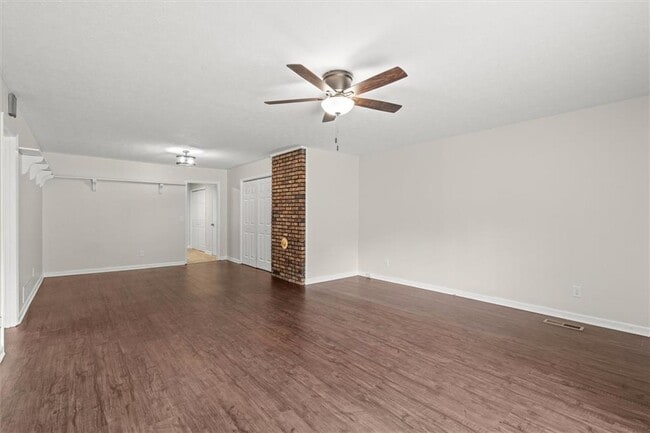 Building Photo - 213 Poplar St