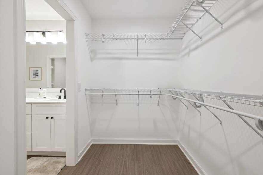 Building Photo - 980 Dailey Pl