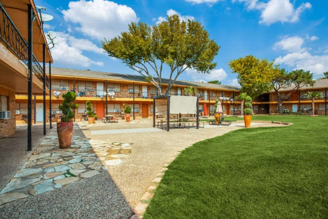 Building Photo - 501 Fuller St