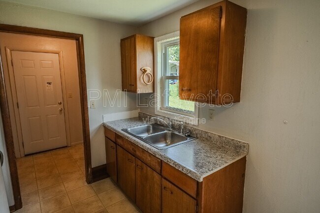 Building Photo - 442 Lamplighter Ln