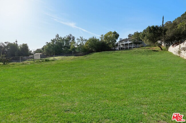 Building Photo - 23937 Jensen Dr