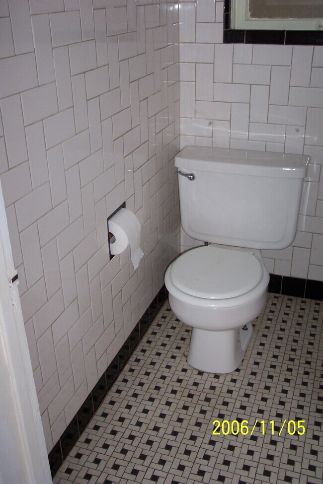 1/2 bath off living room - 1505 Tulane St