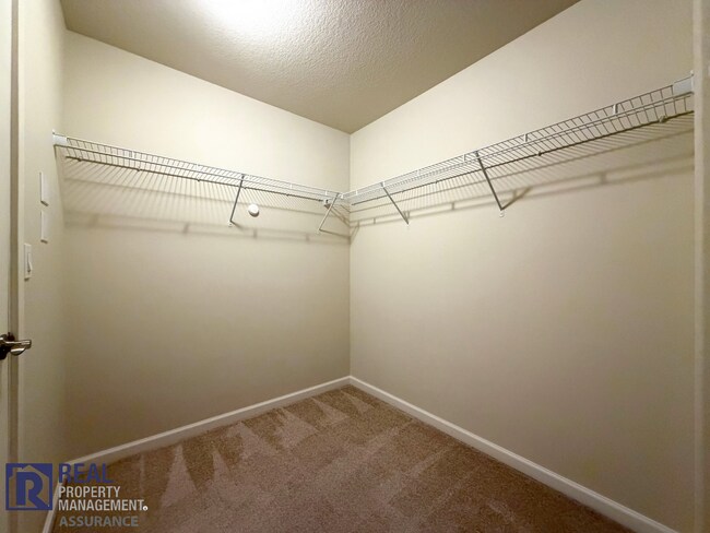 Building Photo - Modern Beaverton 3BR/3BA Townhome with Garage Near Nike & Intel