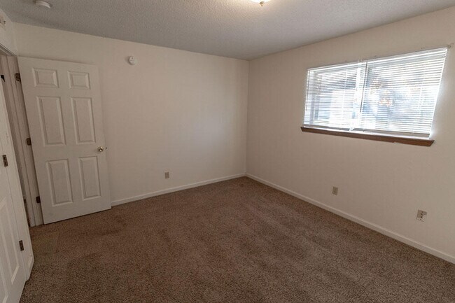 Building Photo - 280 Apple Tree Ct