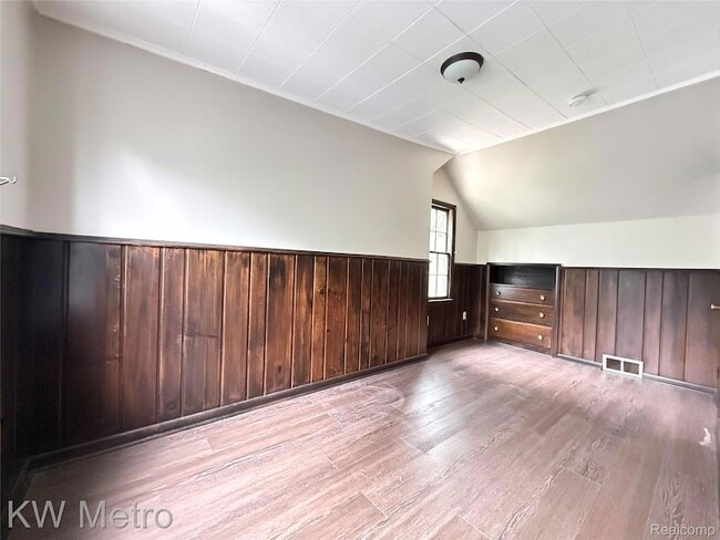 Building Photo - 1305 Collegewood St