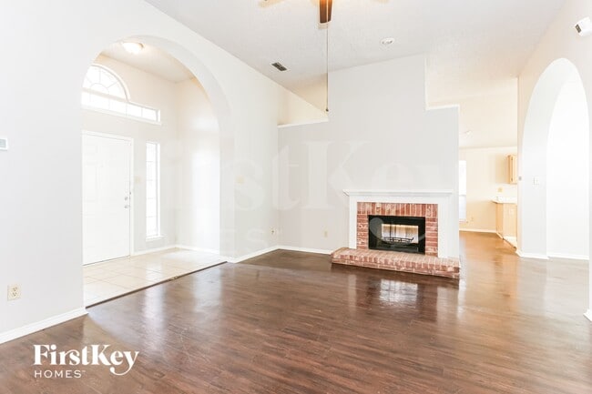 Building Photo - 5309 Tennis Villa Dr