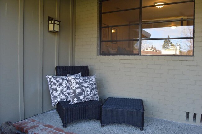 Building Photo - 119 Whitethorne Dr