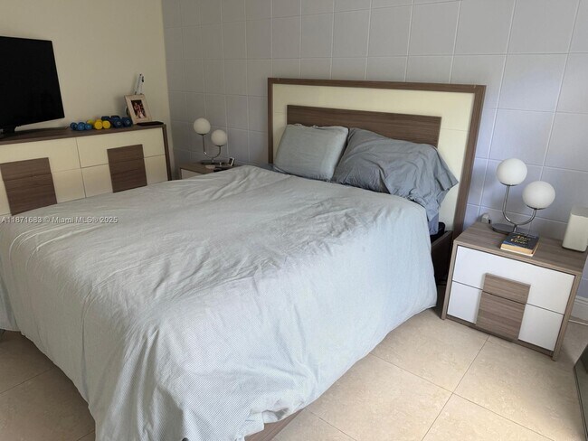 Building Photo - 3582 NE 171 St