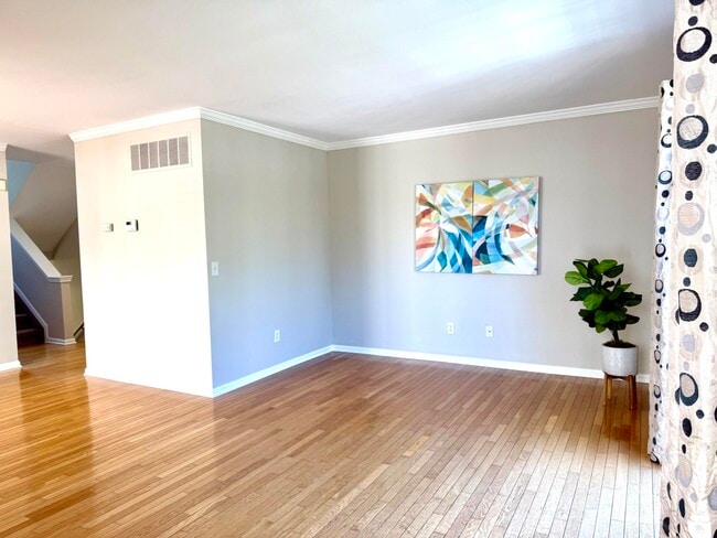 Building Photo - 3083 Promenade Cir