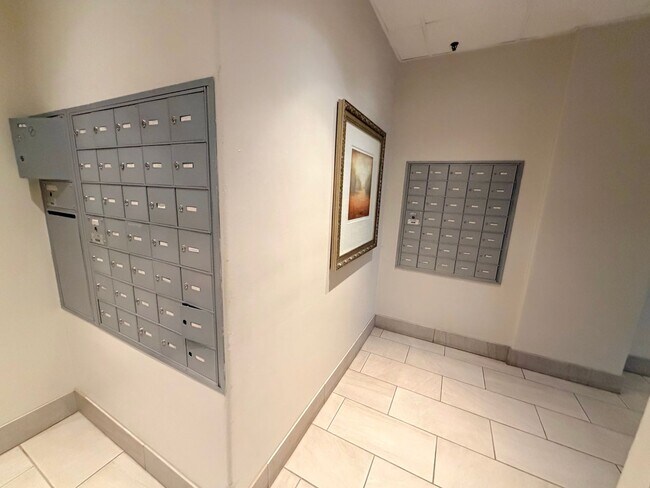 Building Photo - Riverwalk Tower 2 Bedroom Condo - 2 Parking Spaces/Private Laundry