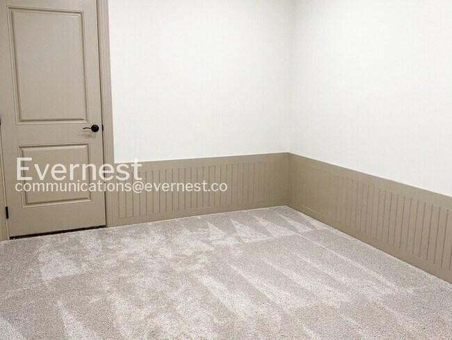 Building Photo - 3-Bed/3-Bath Modern Single Family Home with Attached Garage/Available Soon!