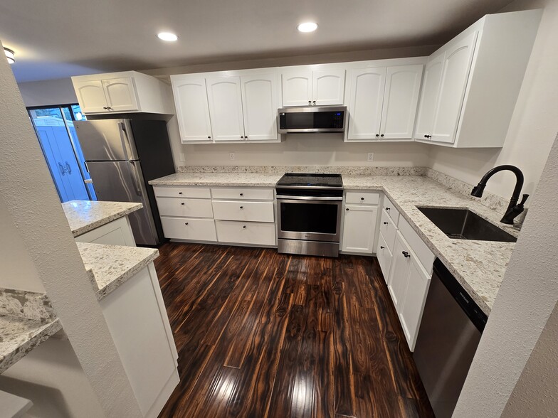 Building Photo - 12512 SE 42nd St