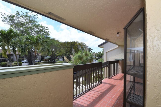 Building Photo - 5087 Oakhill Ln