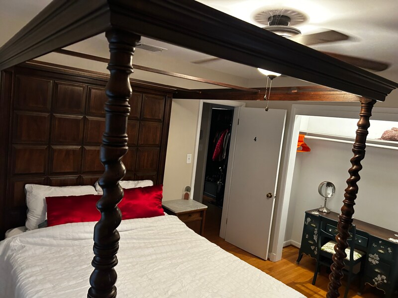 Building Photo - 10166 Glebe Rd