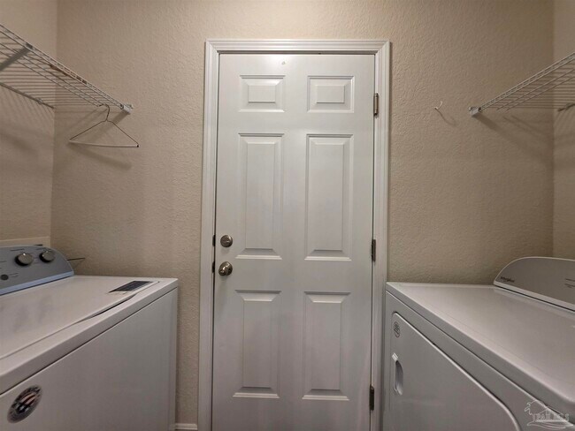 Building Photo - 5165 Peach Dr