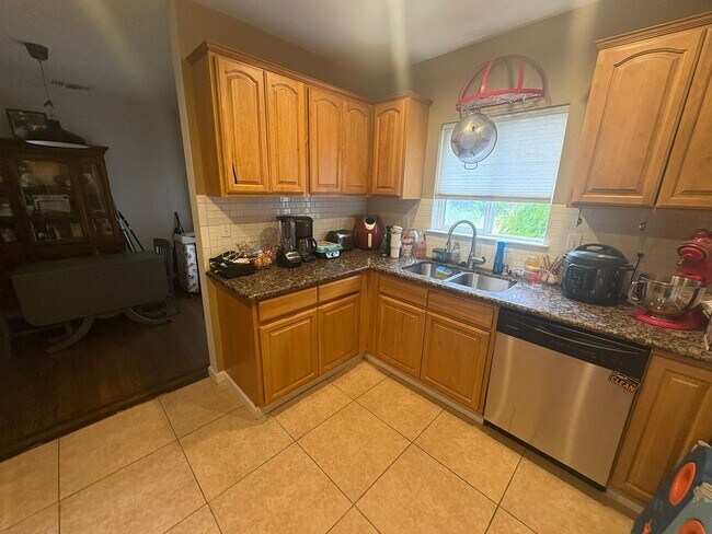 Building Photo - Cozy 2 Bedroom Near Downtown! – Available now for rent! CALL US TODAY!