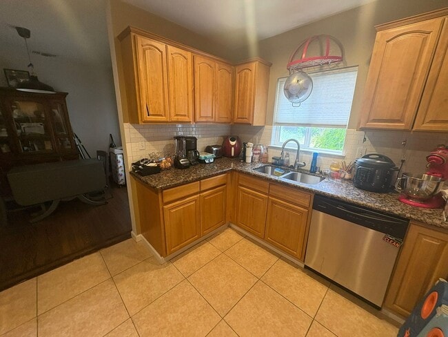 Building Photo - Cozy 2 Bedroom Near Downtown – Pre-Lease Available Today!