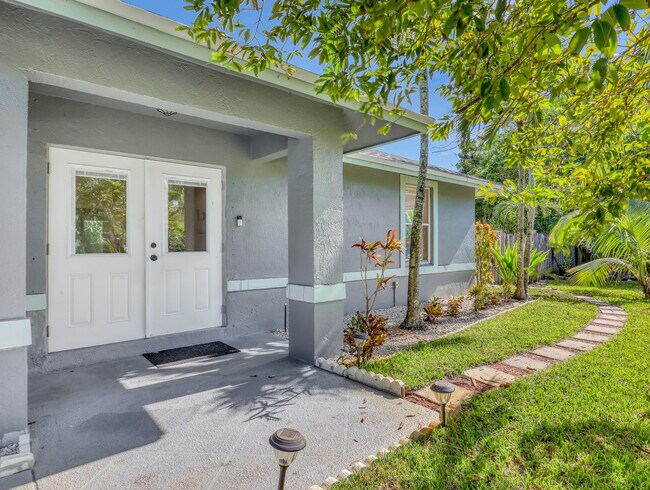 Building Photo - 1950 Wisteria St