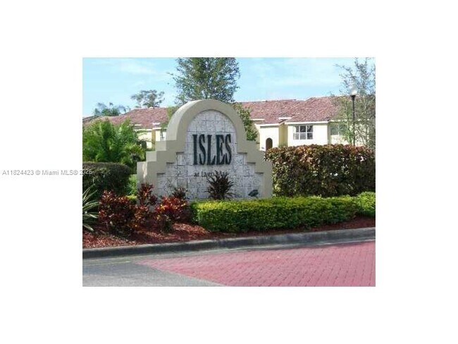 Building Photo - 437 Vista Isles Dr