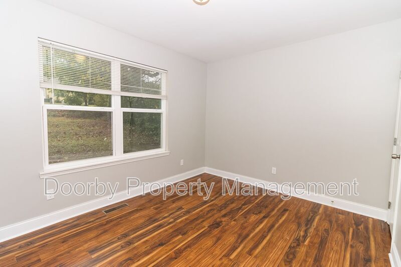 Building Photo - 1712 Tunnel Blvd