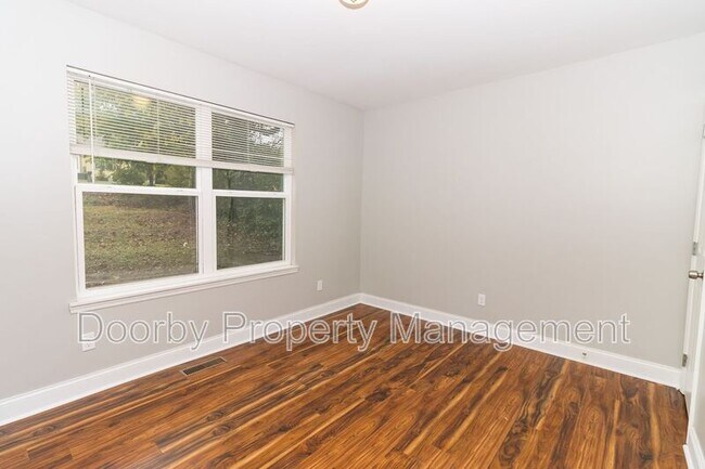 Building Photo - 1712 Tunnel Blvd