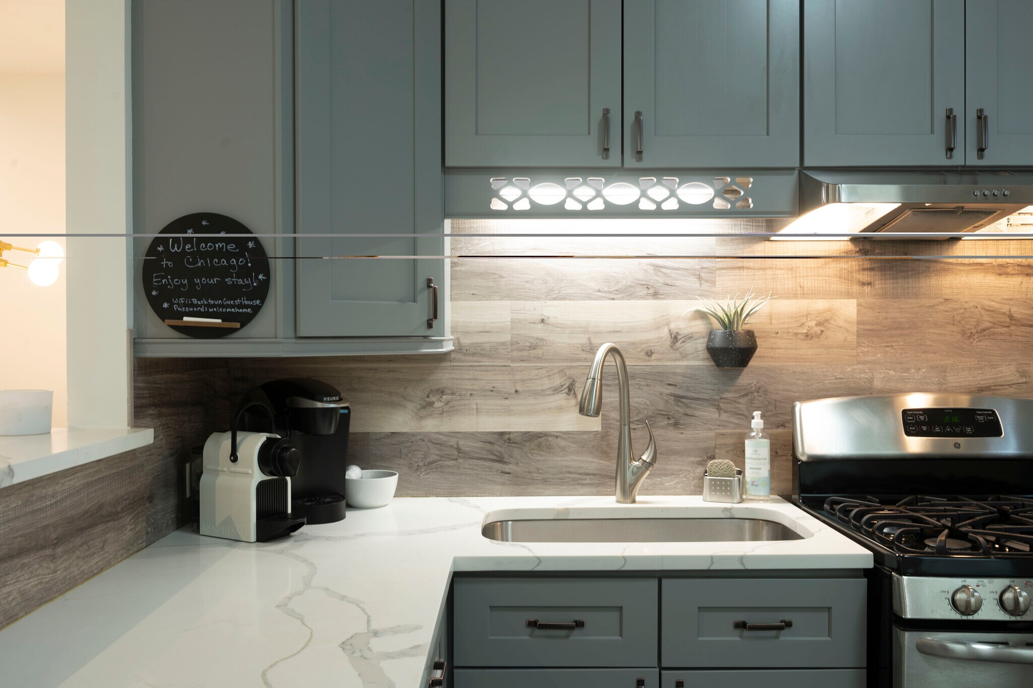 Building Photo - 1939 N Honore St