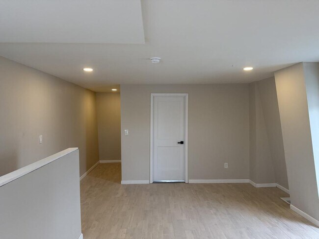 Building Photo - 221 N 65th St
