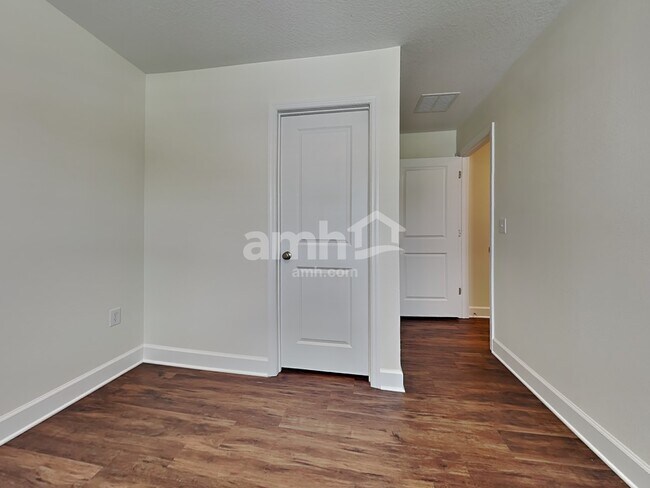 Building Photo - 3131 Bridge Haven Dr